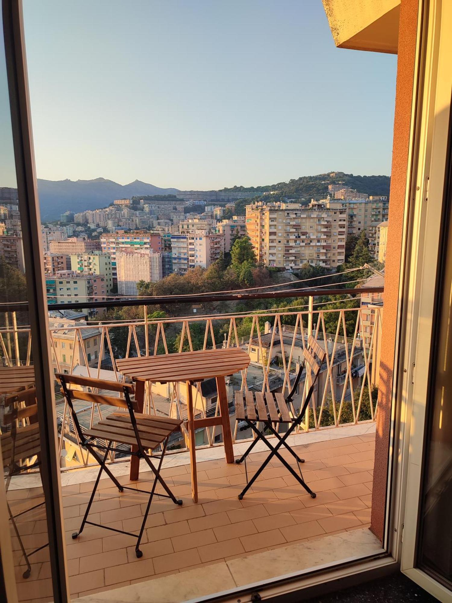 Ferienwohnung Donny Dude Panorama Genua Exterior foto