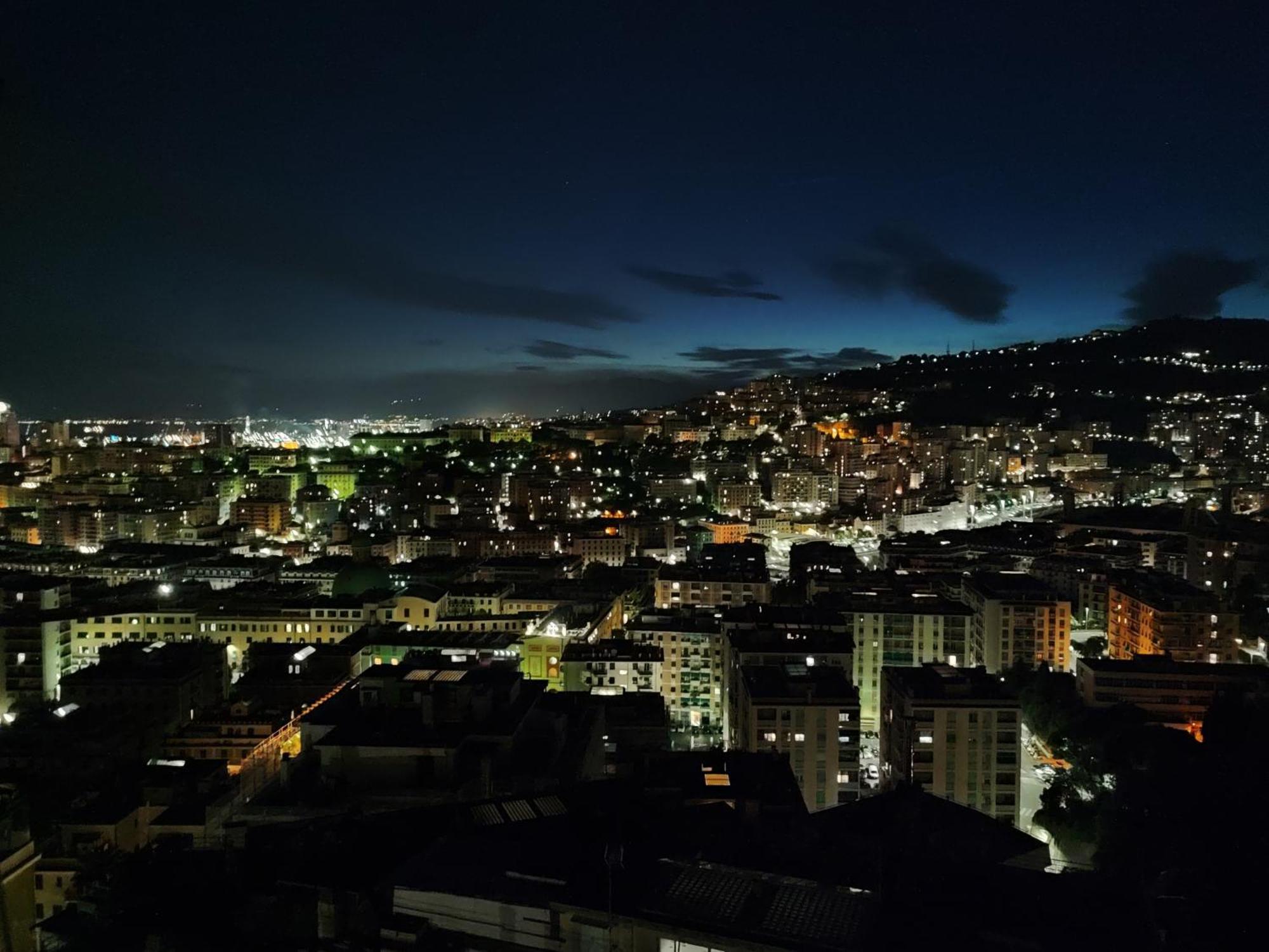 Ferienwohnung Donny Dude Panorama Genua Exterior foto